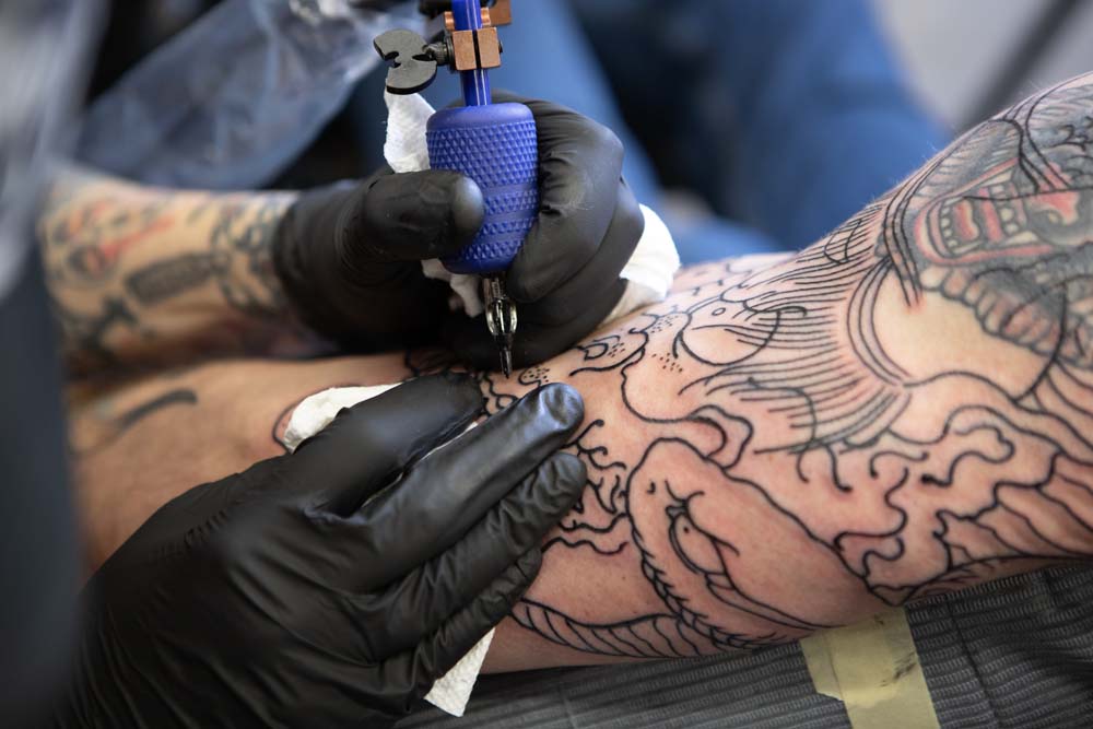 How does tattoo numbing cream work?