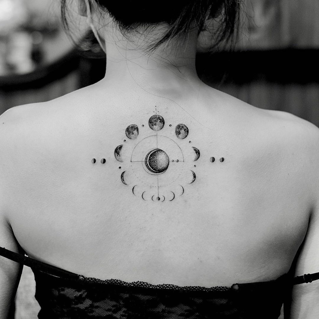 Blackwork moon phases tattoo. (Source: @yeekiitattoo)