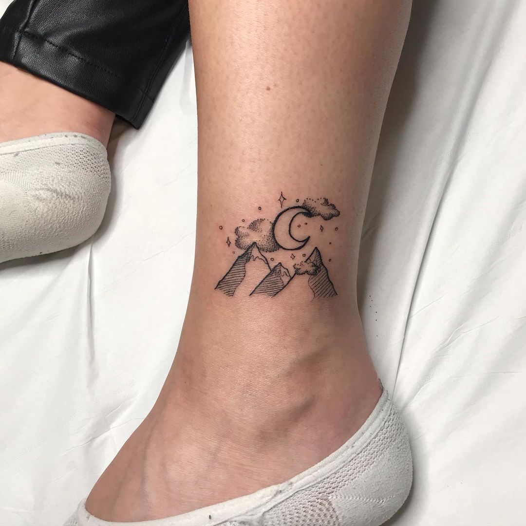 Moon, stars and mountains ankle tattoo. (Source: @dorotson_)